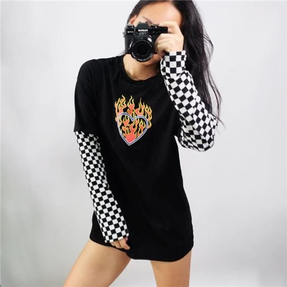 Black and White Plaid Checkerboard Long Sleeve Flaming Heart Print T-Shirt - Picture 1 of 7